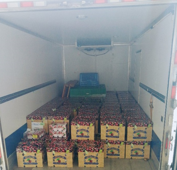 進(jìn)口水果車(chē)?yán)遄舆\(yùn)輸.jpg 進(jìn)口水果車(chē)?yán)遄舆\(yùn)輸.jpg