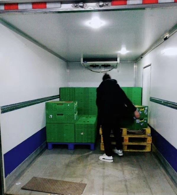 裝貨照片.jpg 裝貨照片.jpg